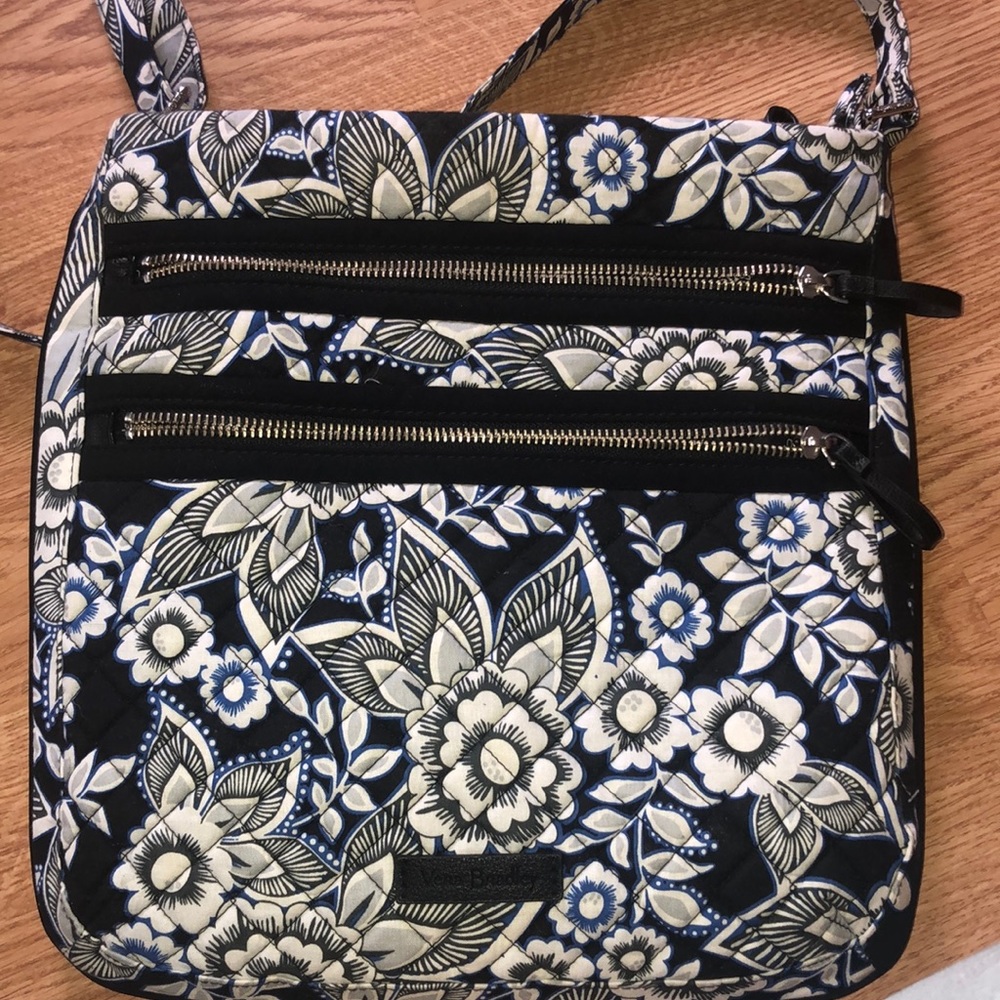 White and blue Vera Bradley cross body bag